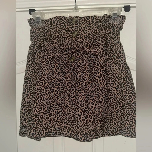 NWOT- American Eagle Outfitters Paperbag Lined Animal Print Skirt. Size XS. - Picture 1 of 7